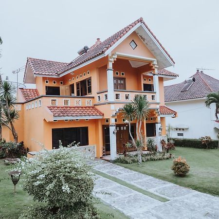 Villa Batu Malang Exterior foto