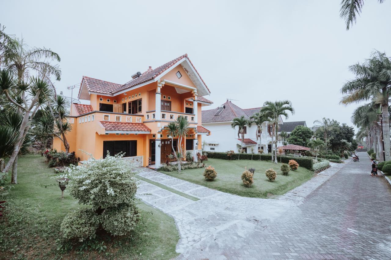 Villa Batu Malang Exterior foto