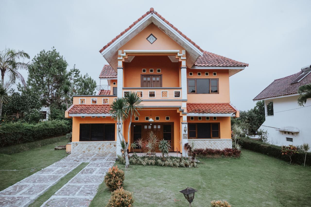 Villa Batu Malang Exterior foto